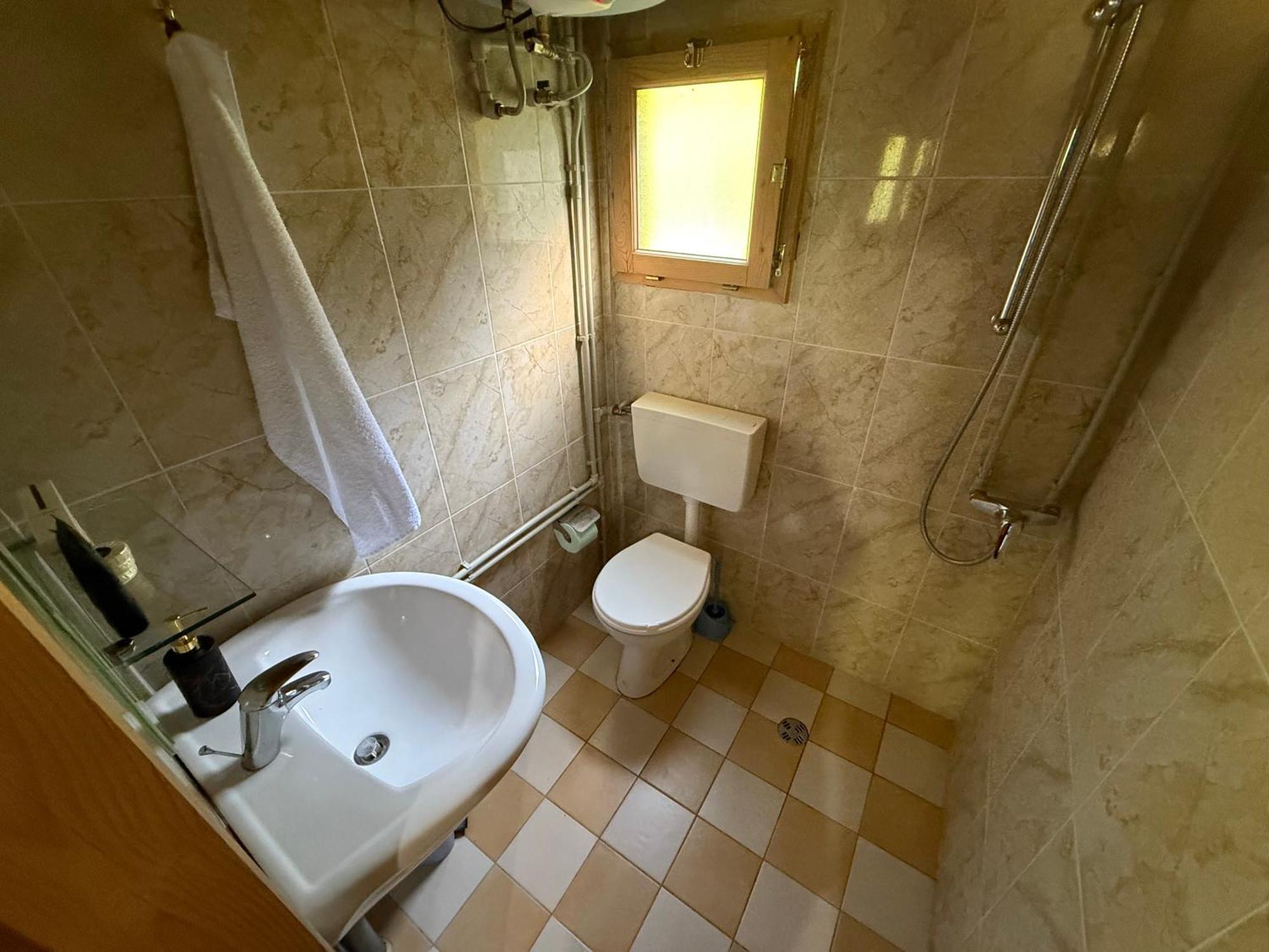 Hotel Bujtina Frati